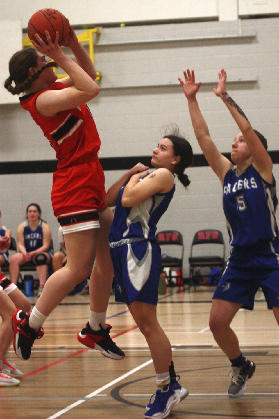 jenna-snyder-playing-bball