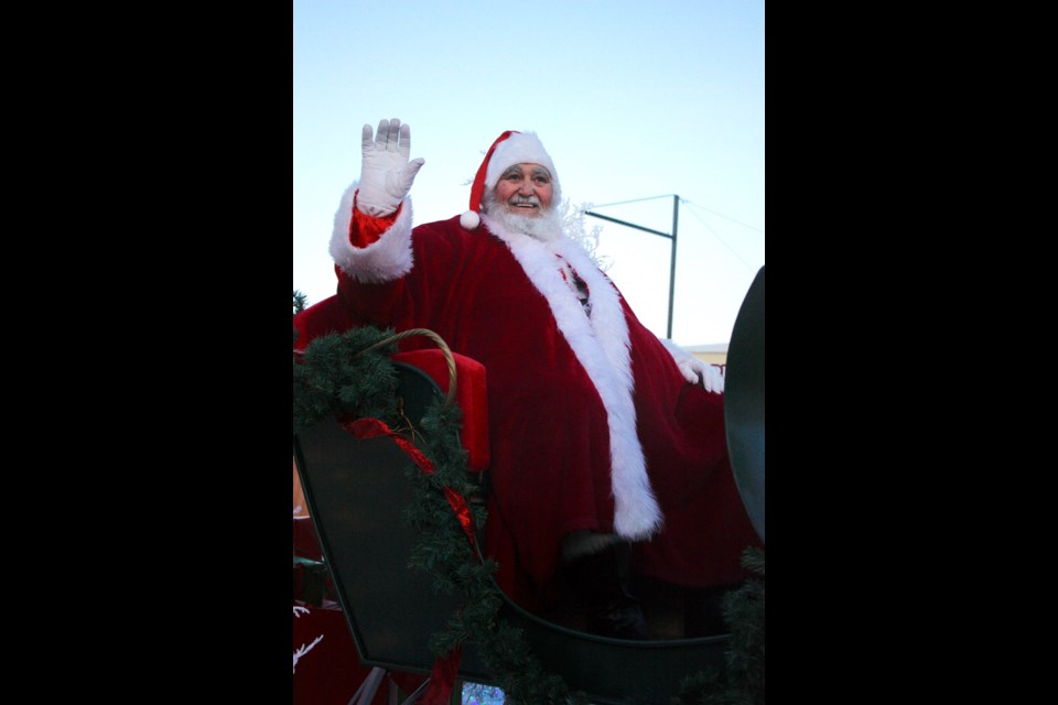 It was a busy weekend in downtown Athabasca with the Moonlight Madness fireworks Friday and the Athabasca District Chamber of Commerce’s Santa Parade on Saturday, giving local merchants a bit more of an opportunity to showcase their wares. The man of the hour, Santa Claus himself waved to the children gathered on the roadside from the Home Hardware float.