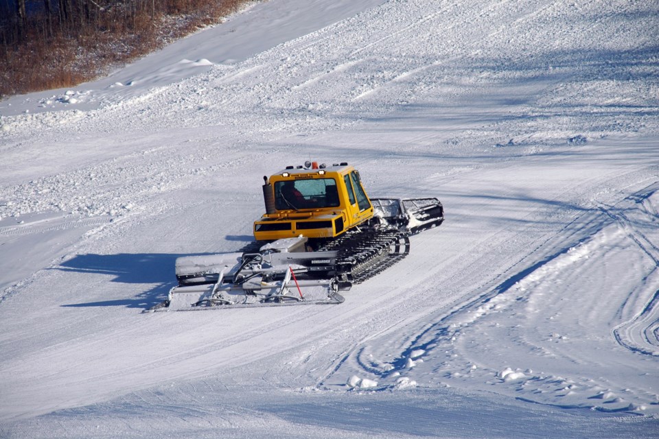 Snowcat grooming slopes at Tawatinaw Les Dunford WN