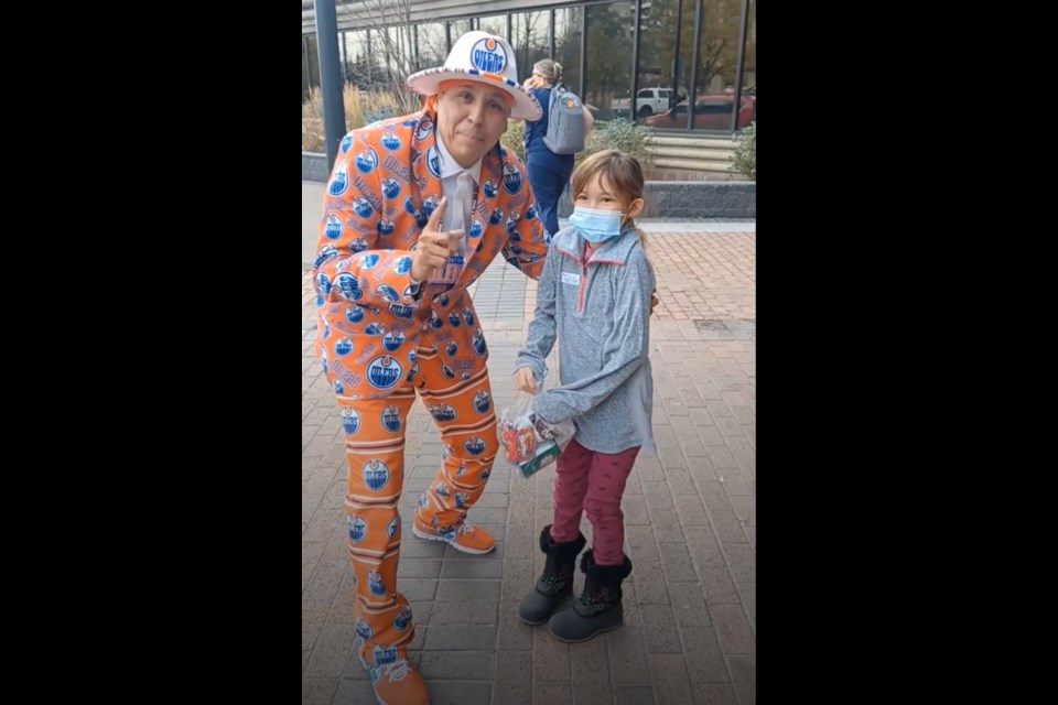Nine-year-old Veronica Logan, from Athabasca, got a super surprise from a super Oilers fan on Nov. 1. As the young Stollery patient stepped out of the hospital that day, Superfan Magoo met her there and gave her an Oilers experience she called “the best day of my life.” 