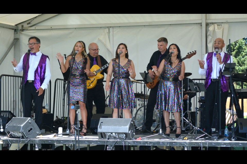 Performing an encore number of the famous Platters song The Great Pretender are, L-R, Artie Atienza, Erin Arcillas, Justine Sigales, Angie Mondoy and Thomas Alexander. 