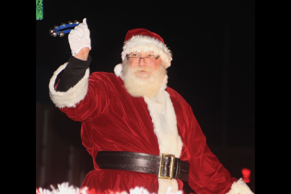 Santa Claus waved to the crowd during the Nov. 22 Light up parade through downtown Westlock.
Andreea Resmerita/WN