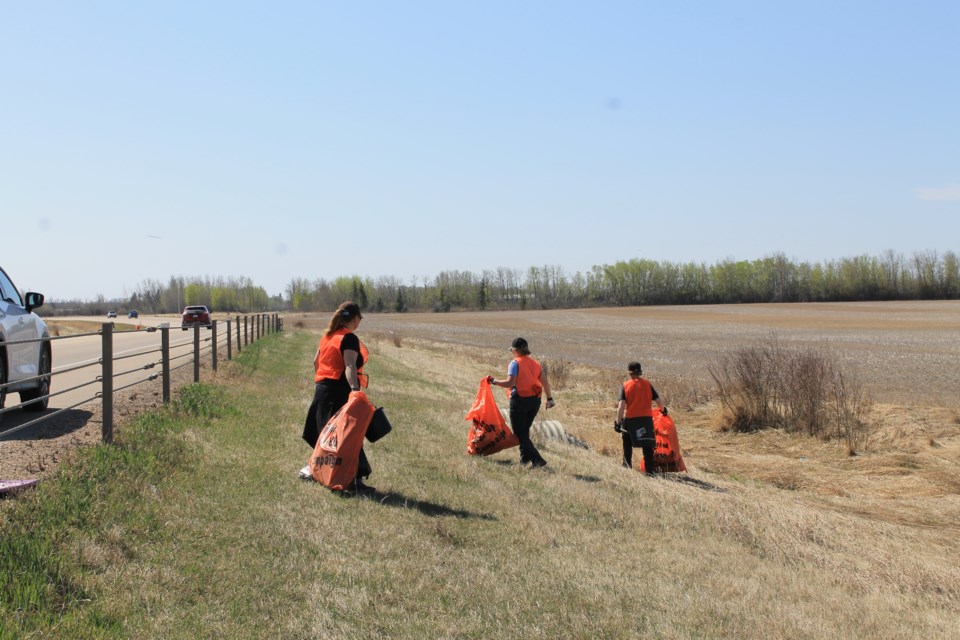 The group along highway 44 in the early afternoon. 