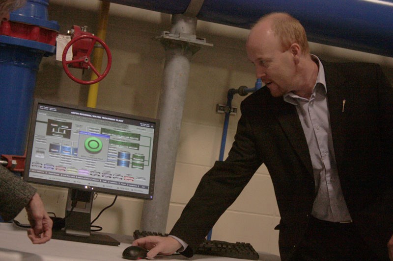 Athabasca-Redwater MLA Jeff Johnson clicks the &#8216;Big Easy&#8217; button to launch the water treatment process.