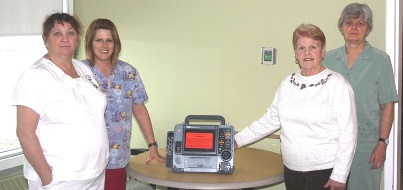 (l-r) Diane Verville, Rhonda Melnyk, Lois Bourret and Veronica Dribnenki pose with the Lifepak 15 at the Boyle Healthcare Centre on last Thursday.