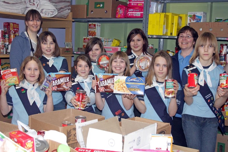 The 1st Boyle Girl Guides recently collected food for the Boyle Food Bank. Back row (l-r) are leader Amanda Oldale, Julia Bulmer, Angie Morrison, Tracey McCarthy and leader