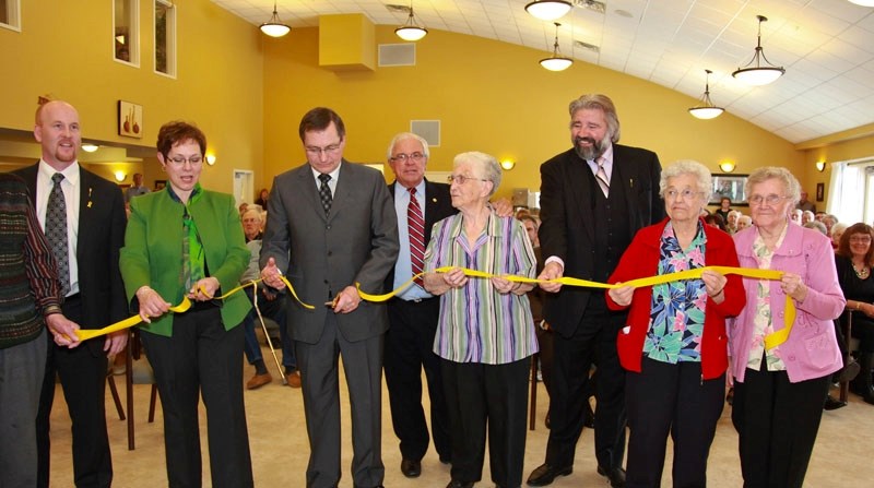 The official ribbon-cutting ceremony at the Pleasant Valley Lodge last Friday. (l-r) Athabasca-Redwater MLA Jeff Johnson, Marie Stelmach, Premier Ed Stelmach, Greater North