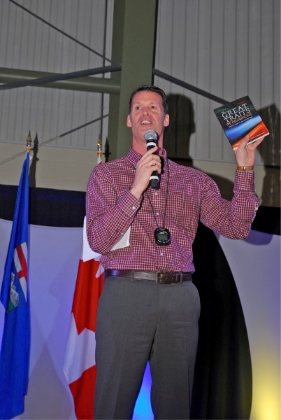 Mark Tewksbury speaks to a captivated crowd at the 2012 Rotary Sportsmans Dinner last Friday.