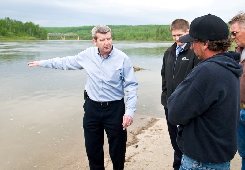 Patrick Mastromatteo from Associated Engineering talks with Chad Lasiuk about the current boat launch on the Athabasca River.