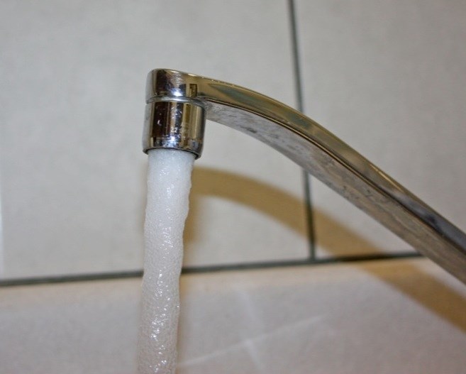 Concerned residents who have noticed a change in the taste and smell of their tap water have contacted their municipal governments, prompting the Aspen Regional Water
