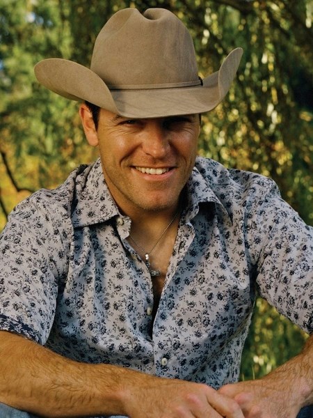 George Canyon will perform in Caslan next week.