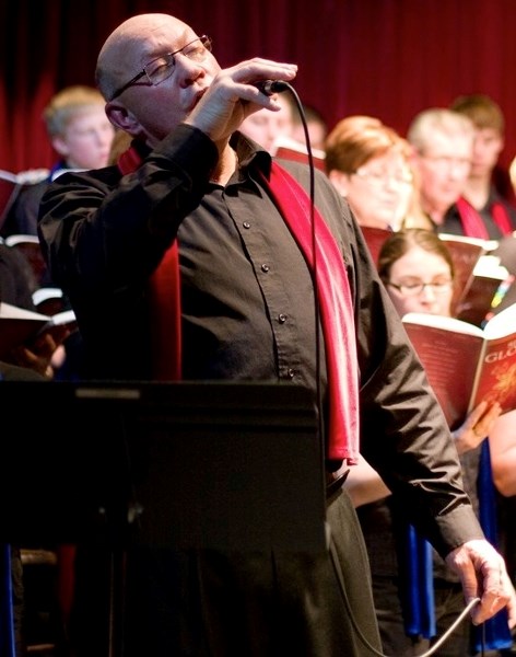 Gerry Kiselyk performs during last year&#8217;s Christmas performance by the Northern Lights Spiritus Singers.