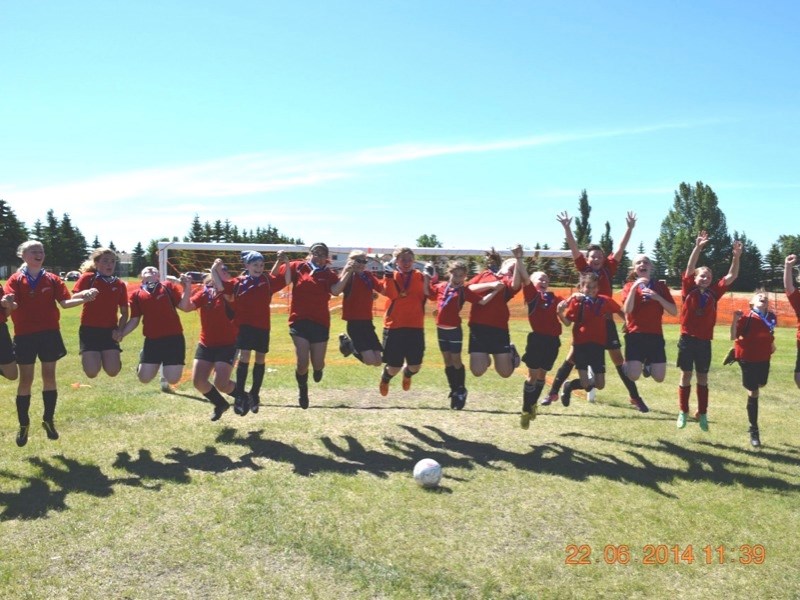 The U12 girls Pacers won Tri-County Cup June 22 and now progress to provincials. (l-r) Wyeth Tan, Kaylee Koons, Samantha Pysyk, Myranda Smith, Bryanna Head, Abigail Smith,
