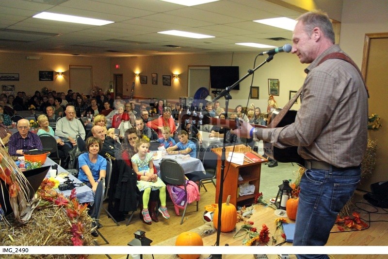 Canadian country music artist Duane Steele plays to a sold out crowd at the Friday&#8217;s Blue Genes celebration dinner at the Athabasca Seniors Centre. He also helped raise 
