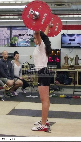 Aashna Mann holds her 25 kilogram lift perfectly on her third attempt in the snatch.