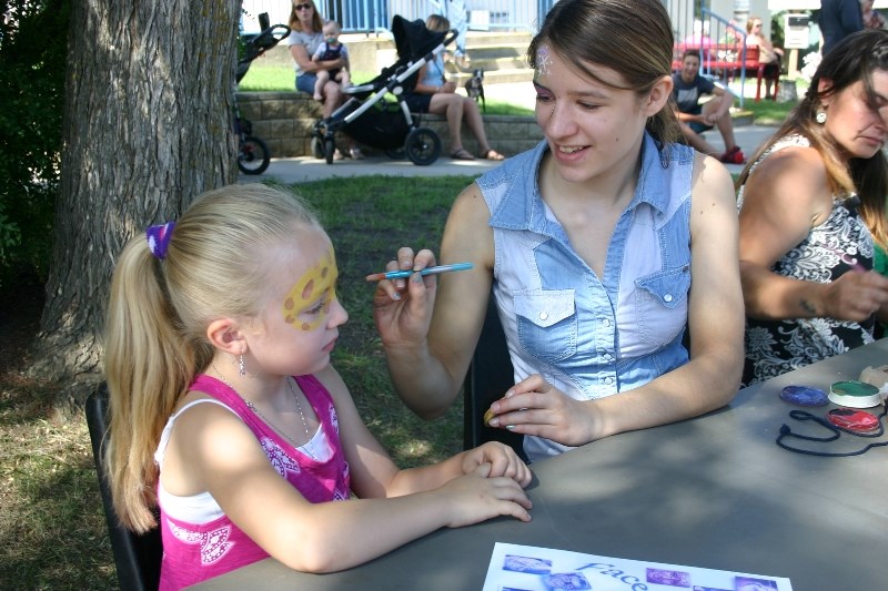 Anastasia Beer painted a giraffe on Ellianna Blackburn&#8217;s face.