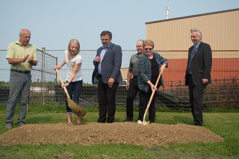 (L-R) Former regional pool design committee chair Rob Balay, local athlete Claire Francis, Athabasca-Sturgeon-Redwater MLA Colin Piquette, town Mayor Roger Morrill, county