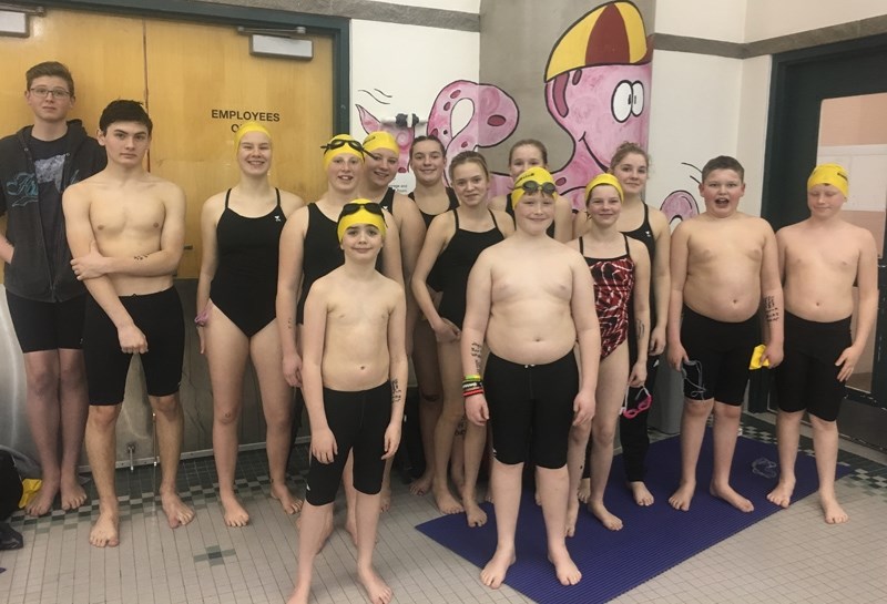 The Barrhead Swim Club pose for a team photo after competing in the Fast Eddie. Pictured are: Back row Jacob McDonald, Jonathon Sutherland, Emma Millar, Cokee Schmidt, Kiera