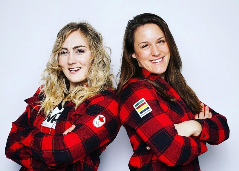 Melissa Lotholz (l) posing with her bobsleigh partner Christine de Bruin.