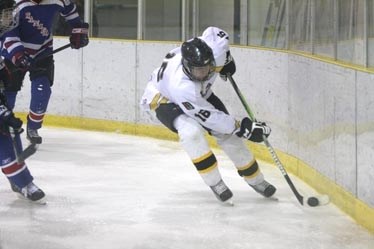 Jordan Smith corrals the puck behind the Fort Saskatchewan net during the Steelers&#8217; 6-4 win at the Agrena Jan. 8. The game got the Steelers back in the win column after 