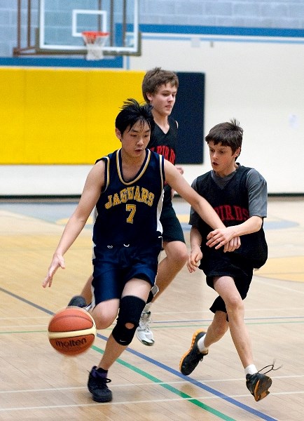 Jaguars player Mathew Li dashes down the court towards the net in a game against Westlock over the weekend.