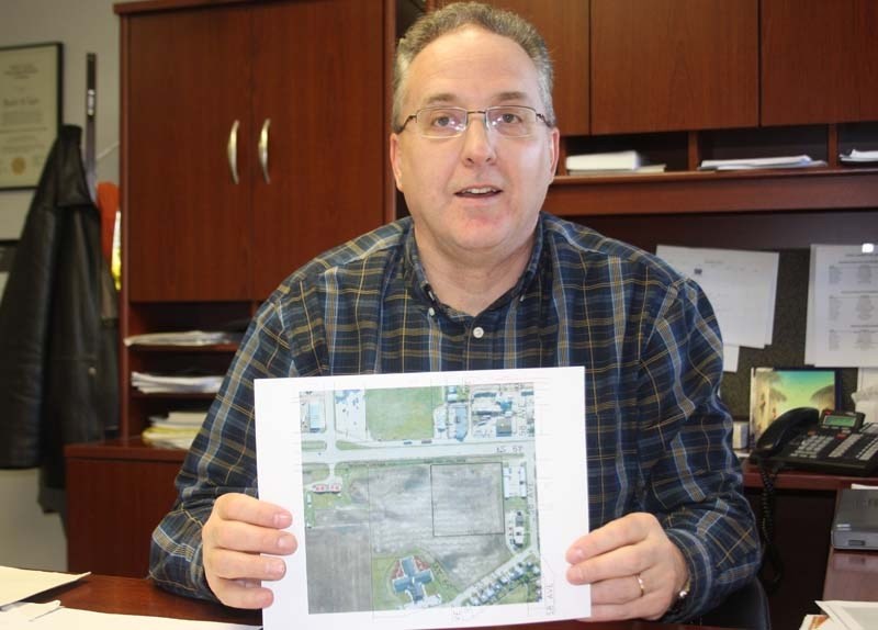 CAO Martin Taylor holds up a drawing of the aquatic centre location.