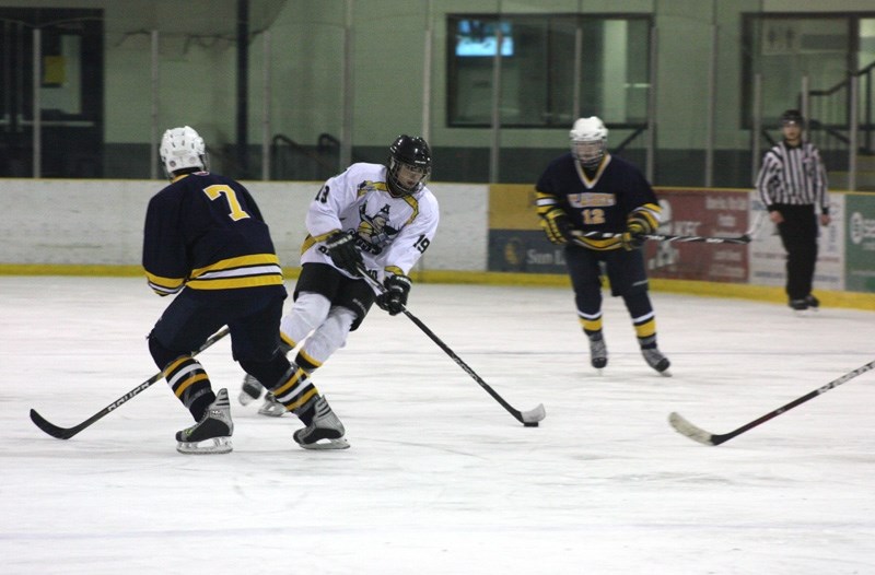 The Steelers &#8216; Jordan Boulerice makes inroads into the St. Albert defence during Sunday &#8216;s provincials encounter at the Agrena.