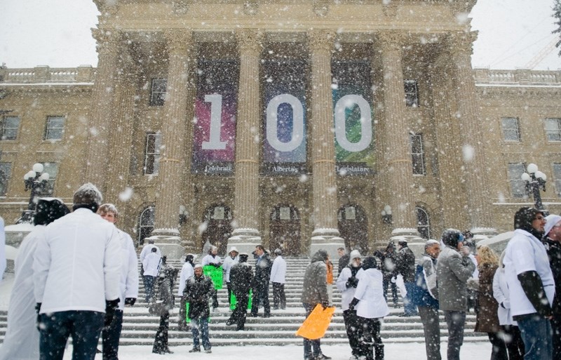 Hundreds of pharmacists and pharmacy students braved the snow last Thursday to march from Corona LRT Station in downtown Edmonton to the Alberta Legislative building