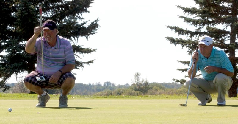 Tracy Pess (left) and John LeDrew, the two championship flight frontrunners at the Men &#8216;s Open, try to leave as little as possible to chance while putting on the final