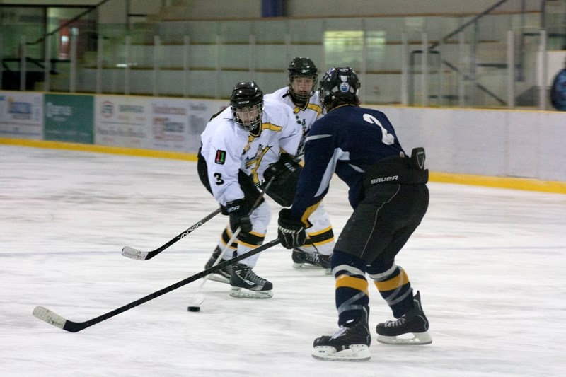 Nathan Schmidt lunges for the puck to clear the Steelers &#8216; defensive lines.