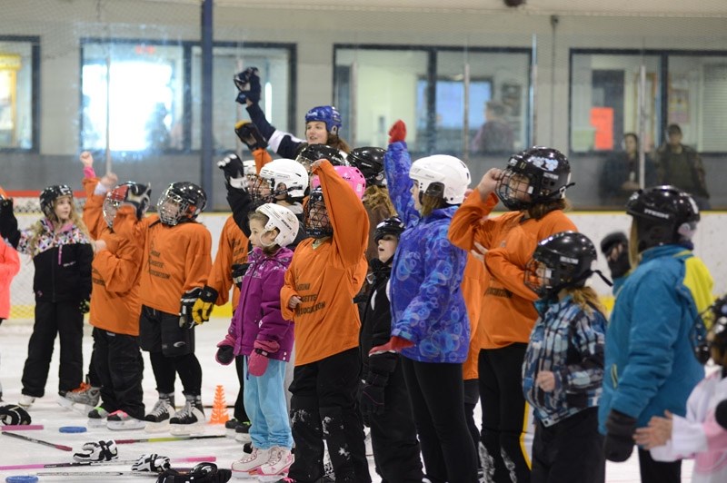 After Barrhead youngsters were given the chance to try ringette out for themselves, where they participated in a number of fun drills, everyone gathered to take part in a
