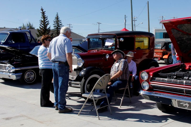 Karen and Dave MacKenzie were busy talking to the owners of a 1928 Ford Model A, John and Orriel Vobeyda.