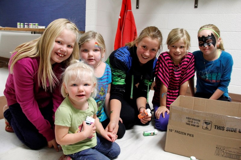 Plate painting was proving to be fun for these girls during the Alberta Culture Days events on Saturday, Sept. 27. (l-r) Amy Donkers, Jenna Donkers, Mandy Donkers, Nicole