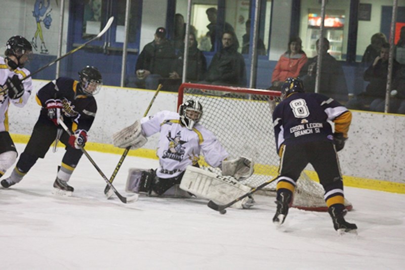 Steeler goaltender Logan Branden stretches out to make the save in the first period. Branden was succesful in stopping the puck.