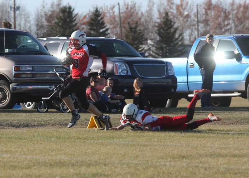 Jacob Williston leaves a defender in his wake as he blasts through for one of his three touchdowns scored during the T-Birds 29-17 victory over Vermilion on Thursday, Oct. 8.