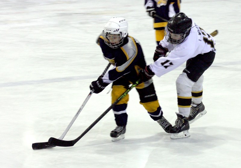 Lane White scored an unassisted goal, his first of Thursday &#8216;s game against the Wildcats, and the fourth of the period.