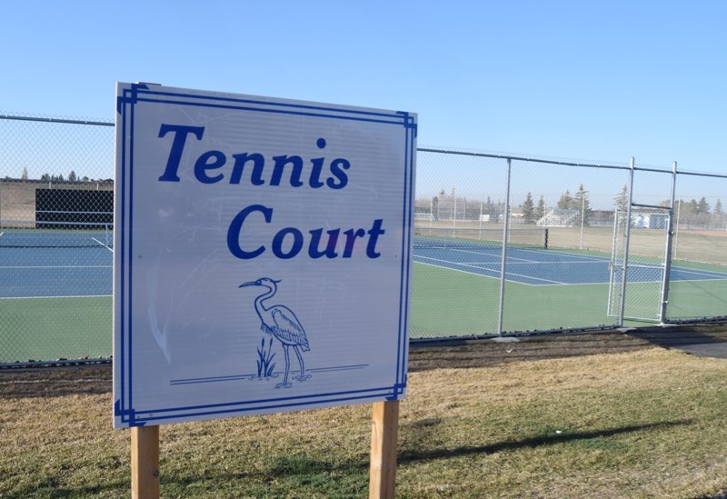 Barrhead &#8216;s unofficial tennis club invites everyone to come out to Barrhead &#8216;s Tennis Courts every Tuesday and Thursday to play a few games. All ages and