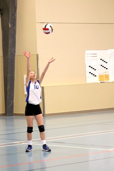 Senior Girls Jaguars Kayleen Douglas serves the ball in a round robin match up at Divisionals.