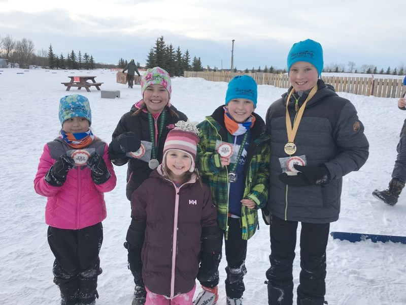 The Quintilio clan (from left) Isabella, Antija, Tomas, Henrik and Zarah (front) (doesn &#8216;t race yet) doesn &#8216;t race yet with their clean cookies. In biathlon youth 