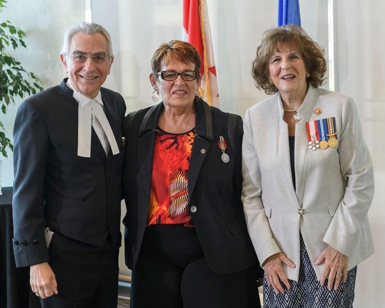 Alberta &#8216;s Speaker of the House Robert Wanner (l) and Lt-Gov. Lois Mitchell (r) pose with Jeannine Kowalski moments after presenting her with the Sovereign &#8216;s