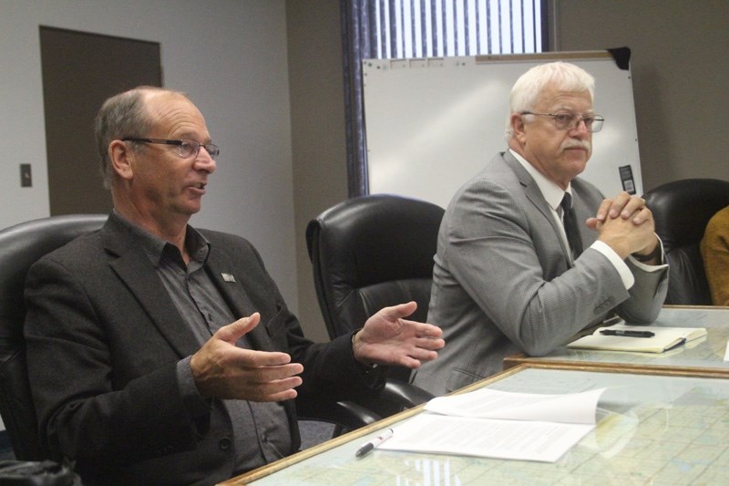 Alberta Association of Municipal Districts &#038;Counties (AAMDC) board member John Whaley and president Al Kemmere visited the County of Barrhead Sept. 19 to discuss a