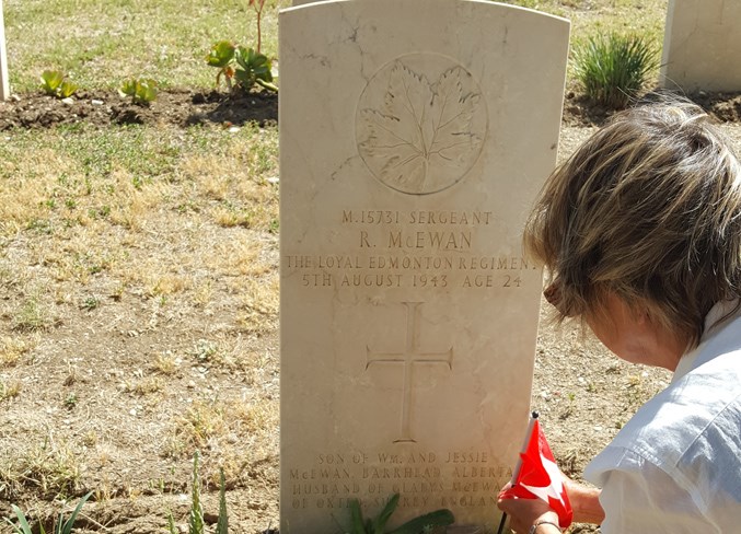 Sgt R McEwan Headstone 03