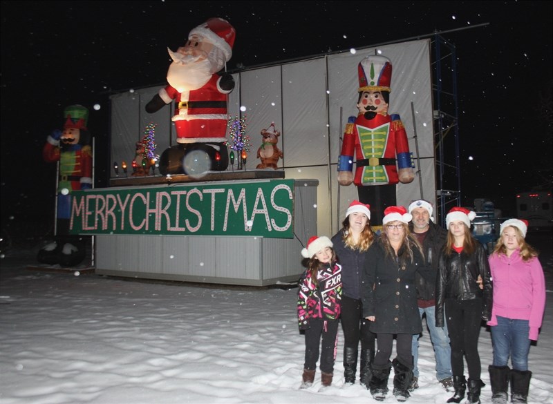 The Boychuk’s, (L-R) Caitlyn, Cheyanne, Michelle, Robert, Chelsea, and Chiara, have been bringing Christmas cheer via their incredible Christmas displays for nearly a decade. 