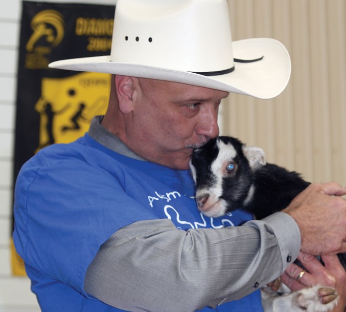 goat kiss 2