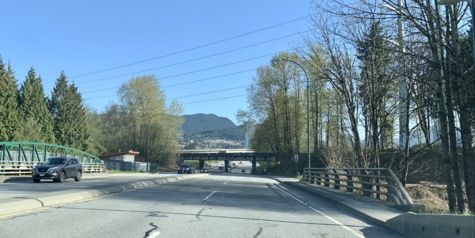 0504-coq-lougheed-highway-scott-creek-bridge