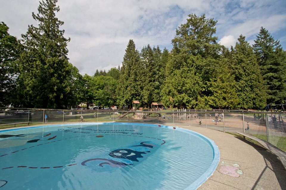 blue-mountain-park-wading-pool-city-of-coquitlam