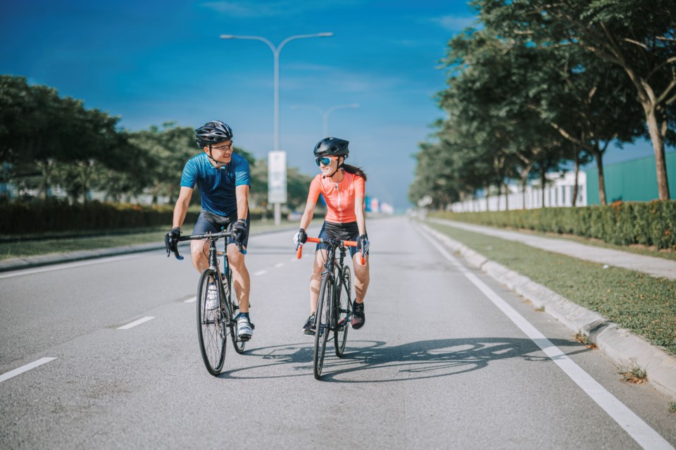 cyclists-edwin-tanistockgettyimages-1345667622