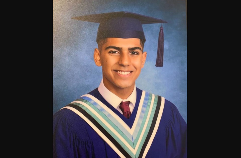 HamzaZuberiRiversideSecondaryPortCoquitlam2022grad