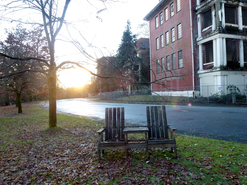 Riverview-building and bench