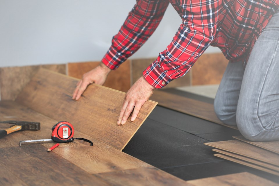 installing-flooring-getty-images